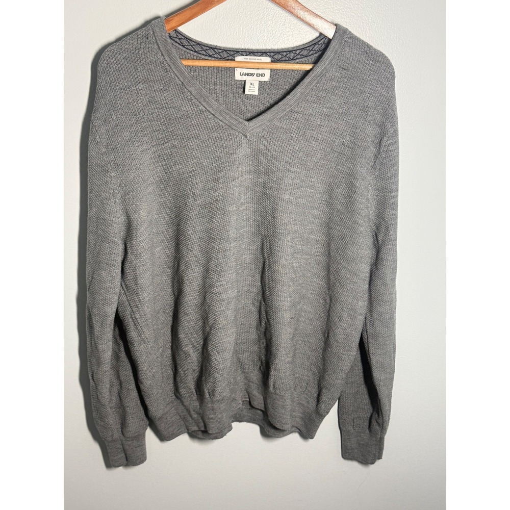 Lands End Mens XL V-Neck Sweater 100% Merino Wool Heather Gray Textured Knit